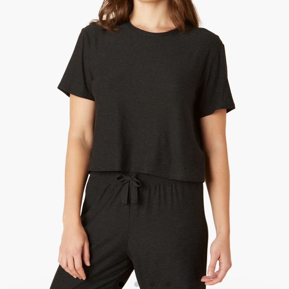 Beyond Yoga Featherweight sleep set shorts and tee